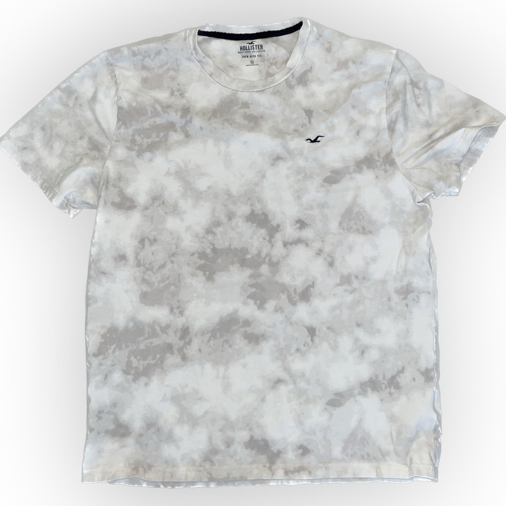 Hollister t shirt in a men’s size medium white marble pattern.